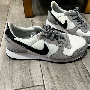 Nike Air running shoes. Vintage.  Men’s Size 11